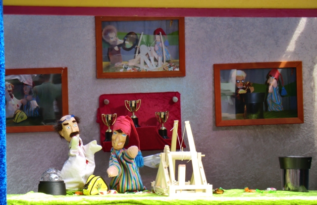 Auf der Maiwoche Osnabrück 2016 hat die Siebenstern Puppenbühne Premiere mit dem Stück "Die Erfindung der Bonbonwurfmaschine" gefeiert. Kinder aus Osnabrück und dem Osnabrücker Umland waren  begeistert von dem Siebenstern Puppentheater