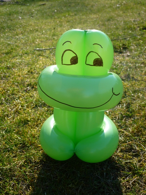 Auch Hans der Frosch ist im Angebot der Osnabrücker Luftballonkünstler aus der Hula-hoop Kinderwerkstatt.r