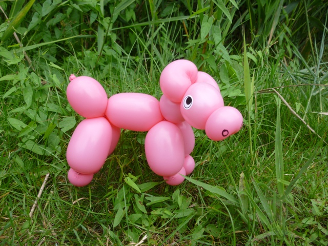 Die Luftballonkünstler der Hula-hoop Kinderwerkstatt Osnabrück lassen auch die Kinder kreativ mitgestalten.