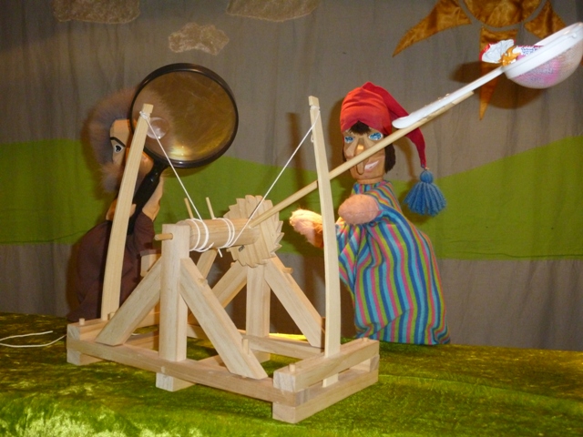 Die Siebenstern Puppenspielbühne ist ein Projekt der Hula-hoop Kinderwerkstatt und hat sich aus dem Mobilen Kasperletheater Osnabrück heraus entwickelt. Ziel ist es Märchen aus aller Welt auf die Bühne zu bringen. Der Anfang wurde mit "Die Erfindung der Bonbonwurfmaschine" gemacht. Eine Neuinszenierung von dem Märchen der Gebrüder Grimm "Hänsel und Gretel" steht bereits auf dem Programm.mdin
